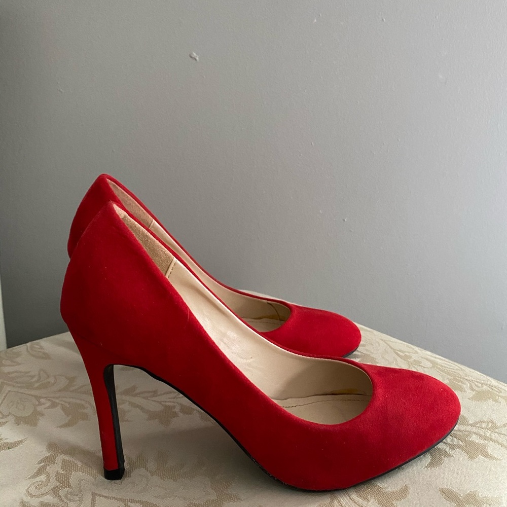 Red heels - Picture 3 of 3